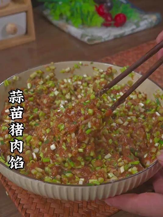 就这个蒜苗鸡蛋馅的饺子 皮薄馅大口口爆汁