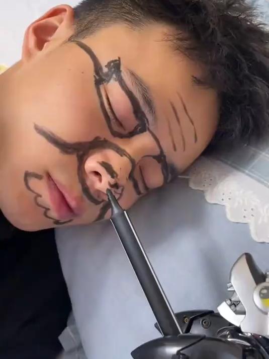 鲨鱼辣椒与剁椒鱼头