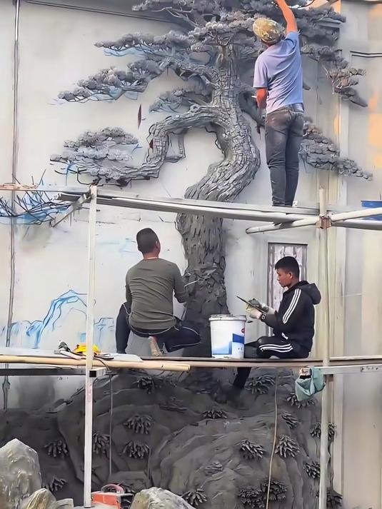 院子背景墙制作山水浮雕,跟假山鱼池搭配太漂亮了,真是气派