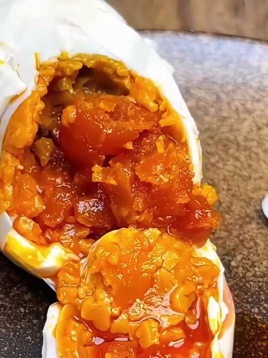 北海烤海鸭蛋黄:起沙流油不齁咸赞