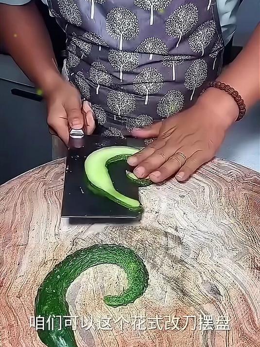街上买的黄瓜腌着吃