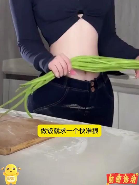 手工锻打鱼头菜刀,砍切两用,好刀一把就够了 手工锻打菜刀