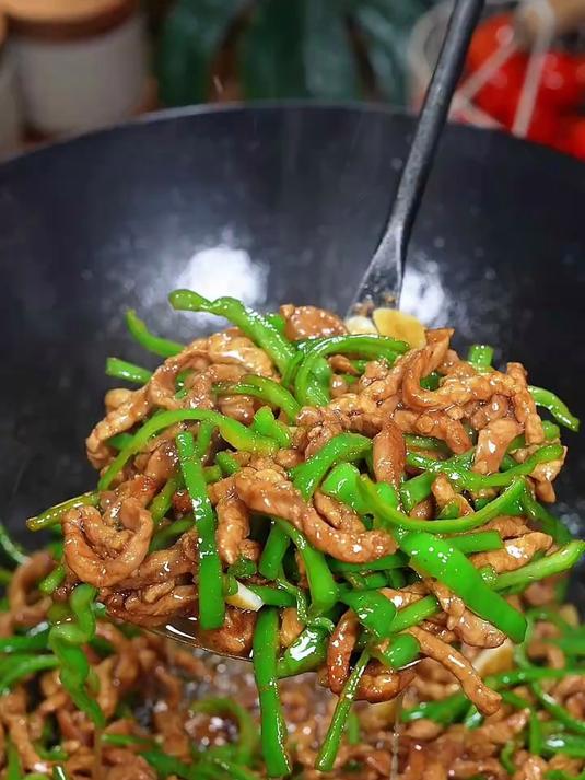 超级下饭的青椒炒肉丝