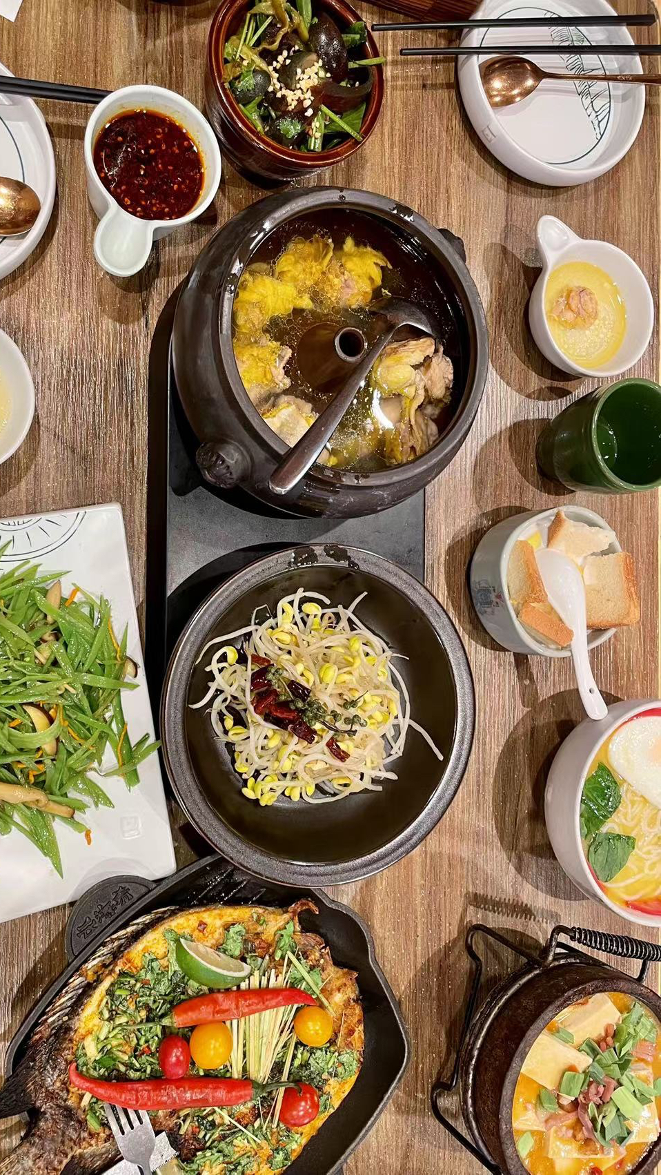 云海肴探店,招牌汽锅鸡先喝汤再吃肉