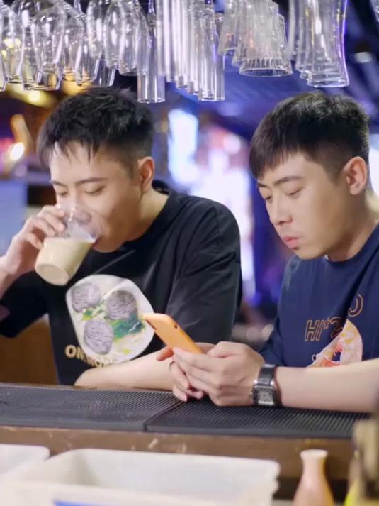 传说中，三人的邂逅正是始于这杯奶茶的缘分