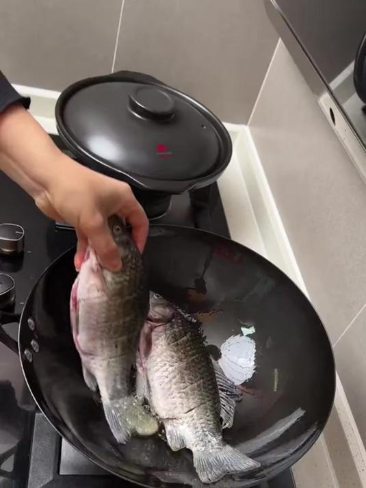 越南炖鱼香四溢,越式风味独特尝!