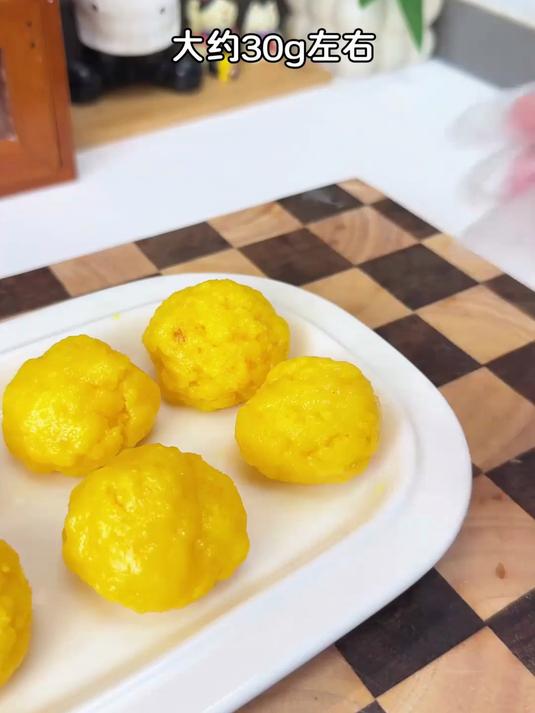 用菠菜和面做的奶黄包几乎是每个宝宝都喜欢的,做法特别简单