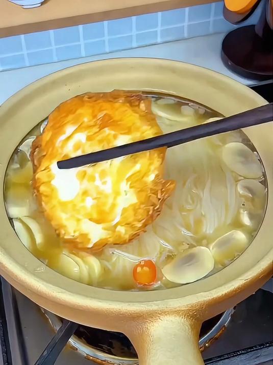 下雨天在家煮一碗香菇瘦肉汤米粉吧,简单又美味