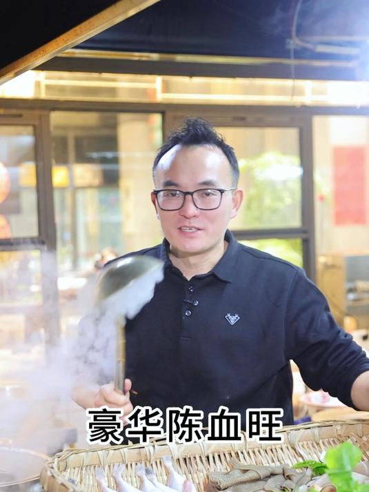 你们都说想看一期豪华毛血旺,今天它来了,这么多菜安逸得很