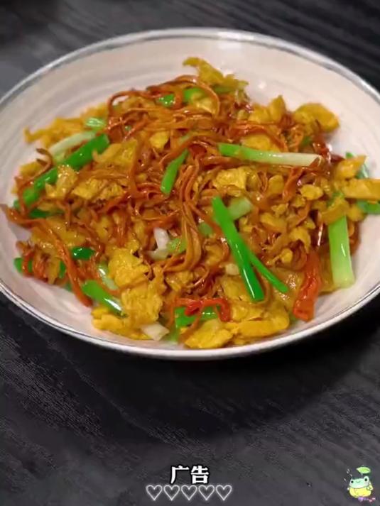 今天给大家分享家常菜素炒虫草花,做法简单,比肉还要好吃