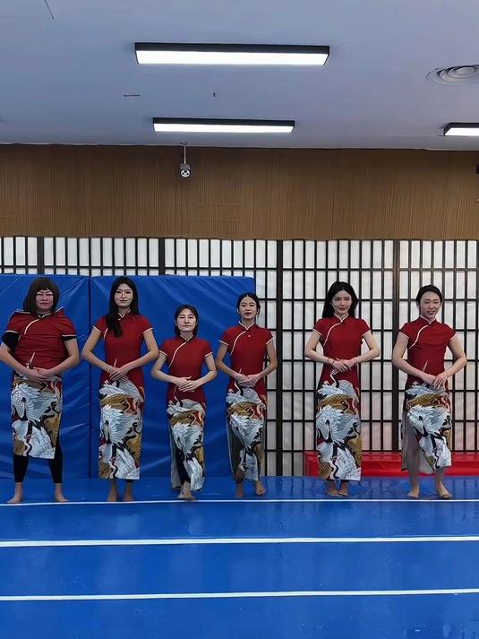 模特训练超滑版#搞笑视频#