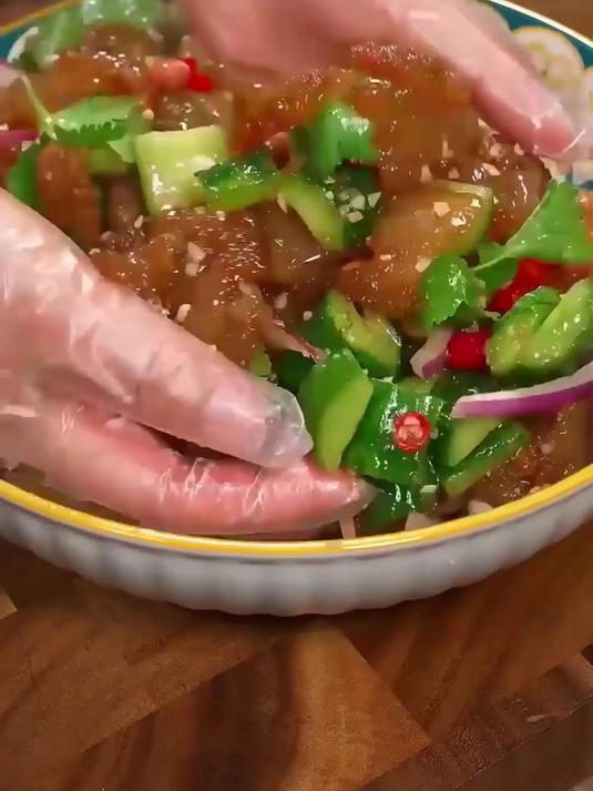 必学!野生海蜇头搭配黄瓜丝的凉拌秘籍