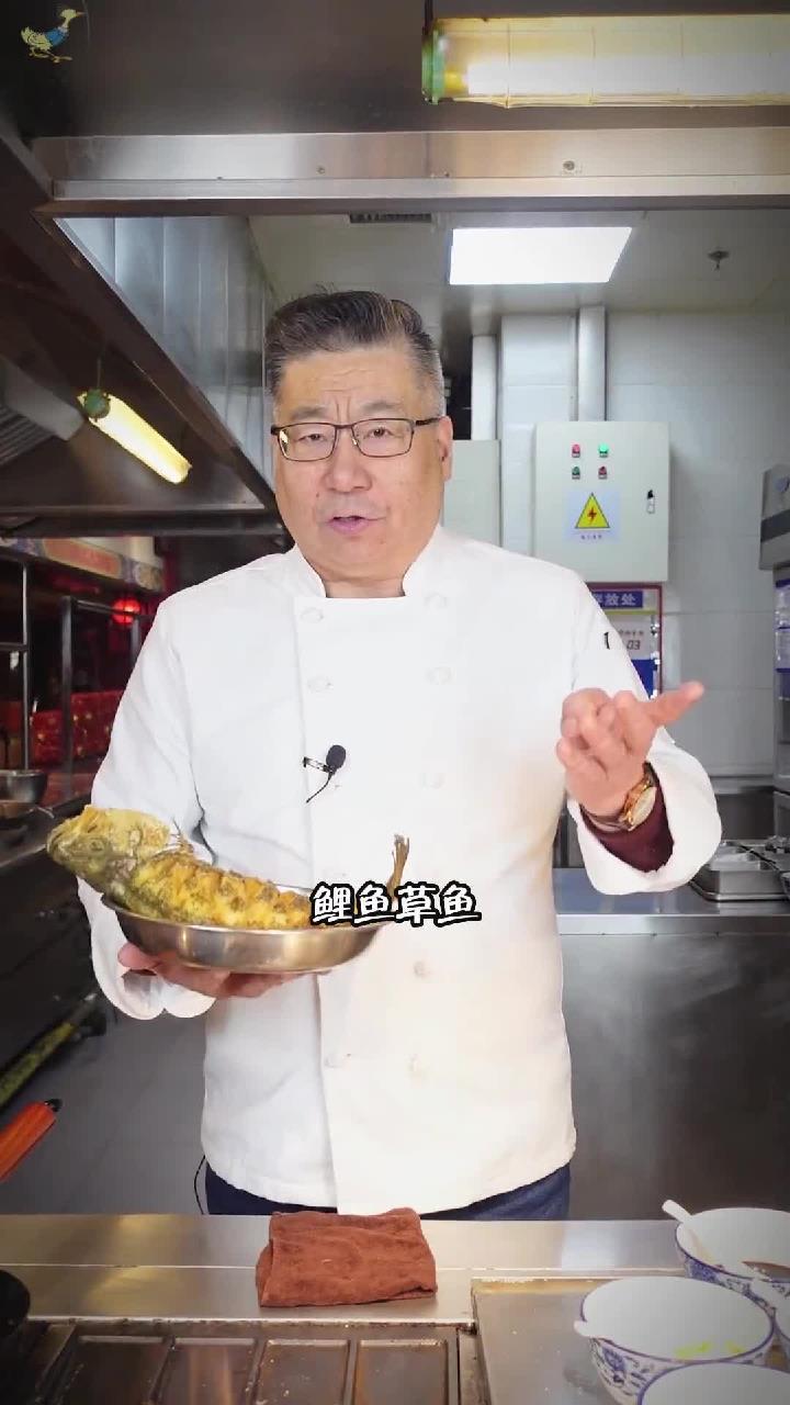 鲈鱼不要再红烧和清蒸了,试试这道“干烧鱼”的做法,味道鲜