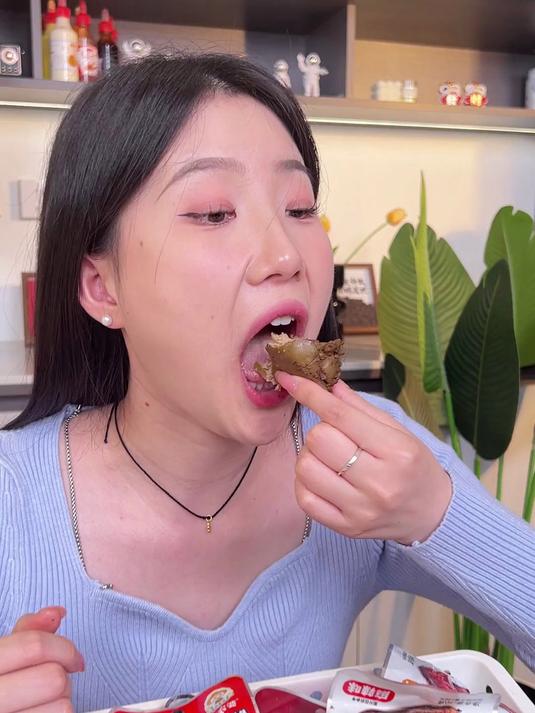 这款酱鹅肝太好吃了,蛋白质、维生素A含量很高,大人小孩抢着吃