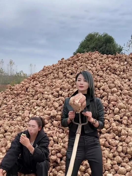 这咸鸭蛋,一口下去全是油,香迷糊了