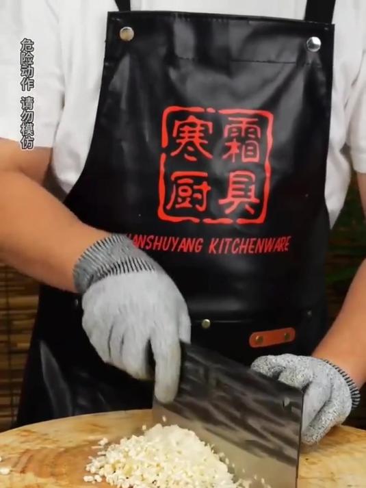 自从买了这把菜刀,老公每天做饭说切菜切肉太好用了!
