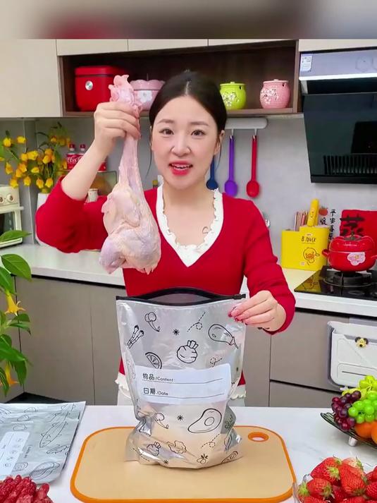 家里买回来的新鲜肉,水果蔬菜可以用这个保鲜袋保存放冰箱冷冻