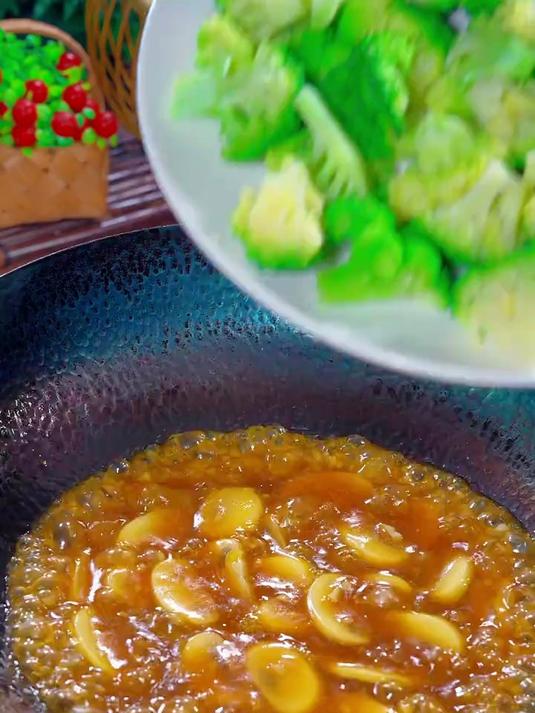 今天分享一个西蓝花炒虾仁的做法