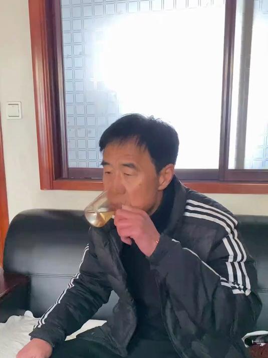 落雪似银河,滴水成冰沱,我若提溜锅,我爸抓大鹅!