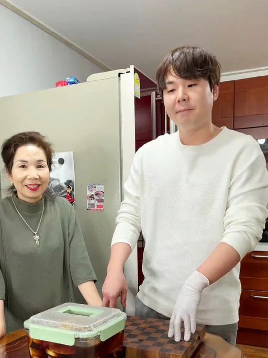 开造吧生腌三文鱼做好了 软糯鲜甜 入口即化哈哈我超爱
