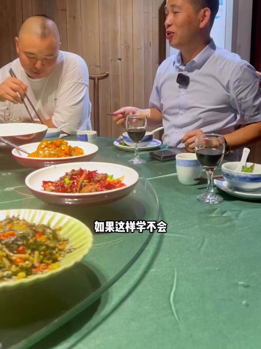 土菜细做，好的原材料配上简单的烹饪手法，极具地方特色