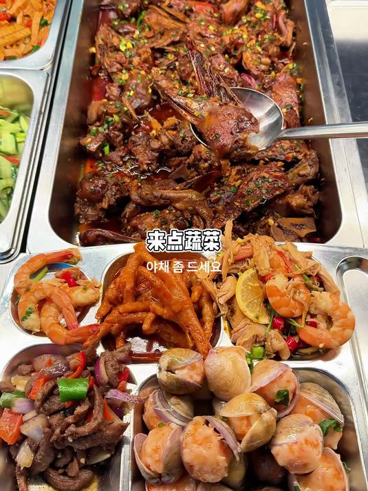 长沙公司食堂打饭 金汤肥牛面