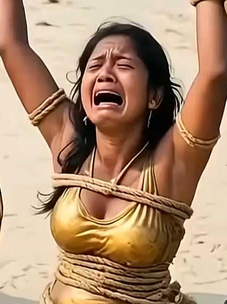 人鱼被绑海边，意外反转背后隐藏的秘密！