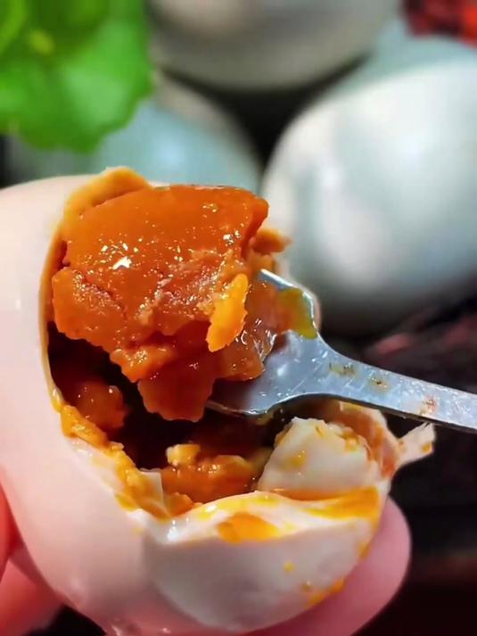 红树林烤海鸭蛋！蛋黄起沙，咸香够味～