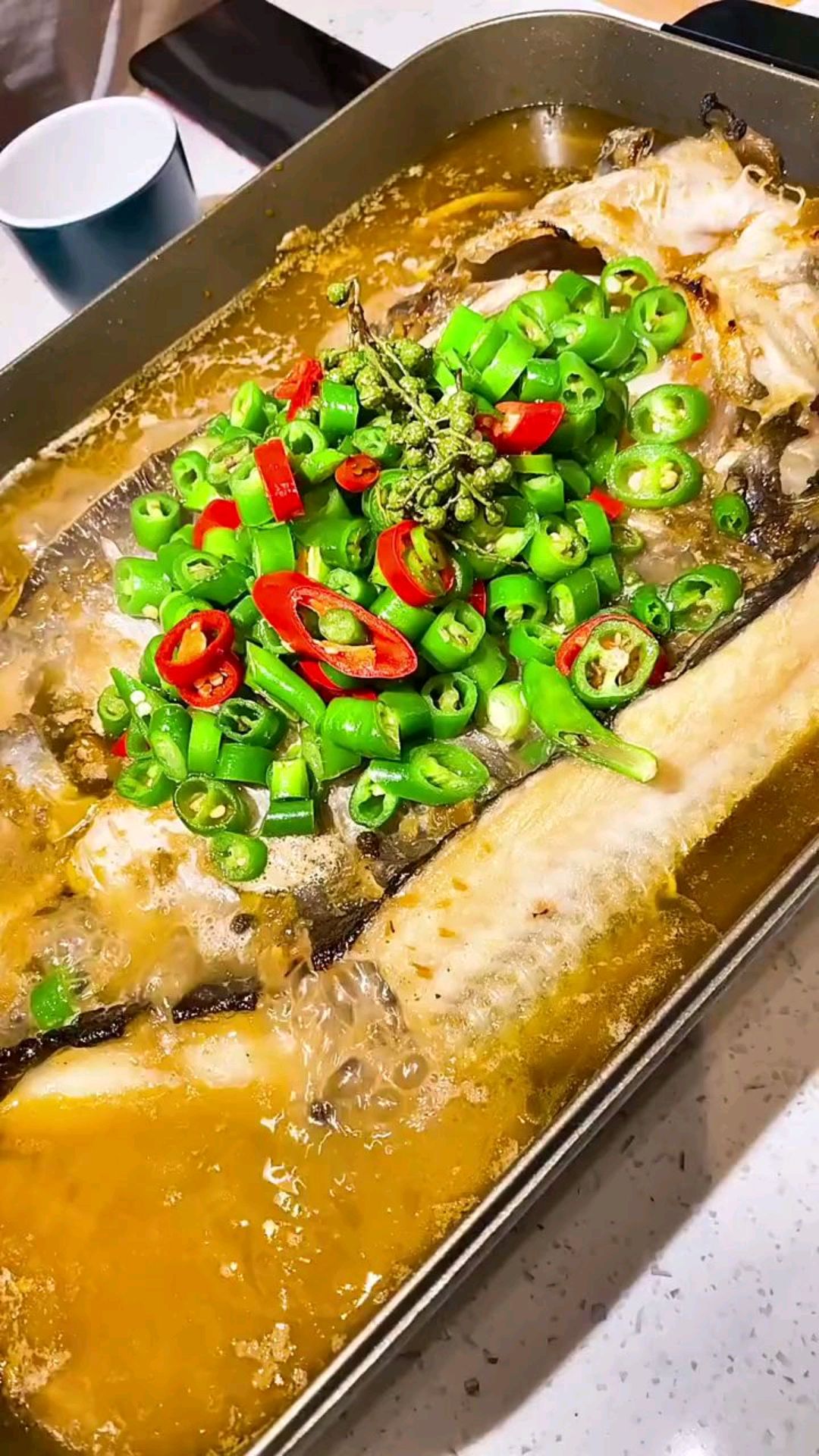 在吉林三人不到100吃烤鱼,米饭饮料水果小吃随便盛,你说爽不爽