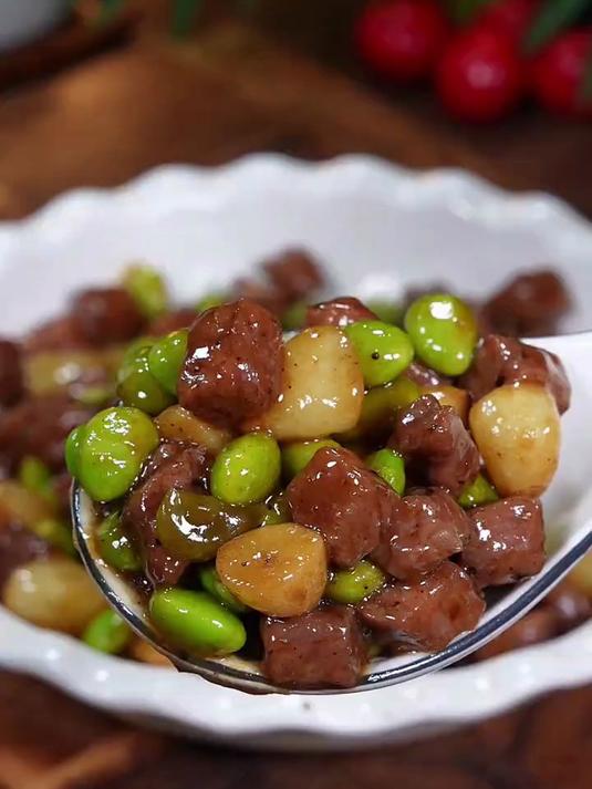 以后牛肉买回家,你就像我这样做一个毛豆炒牛肉,做法简单