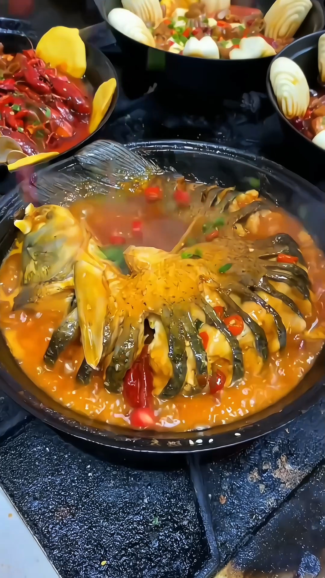 一条鱼一顿小火锅,简单易学,很适合家常做。快来试下吧!