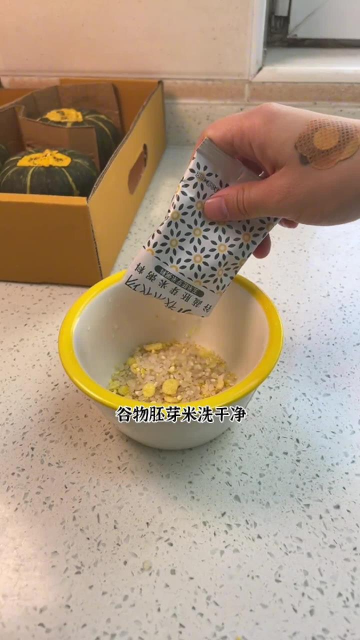 2岁半宝宝和妈妈的日常,晚饭瘦肉蔬菜粥,简单好吃的一餐