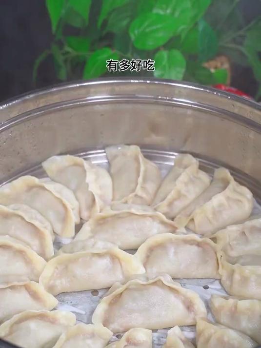 你一定想不到这个烫面的，牛肉洋葱馅的大蒸饺到底有多好吃