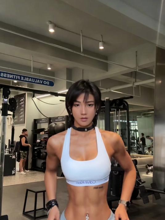肌肉女看的人心里爽爽的