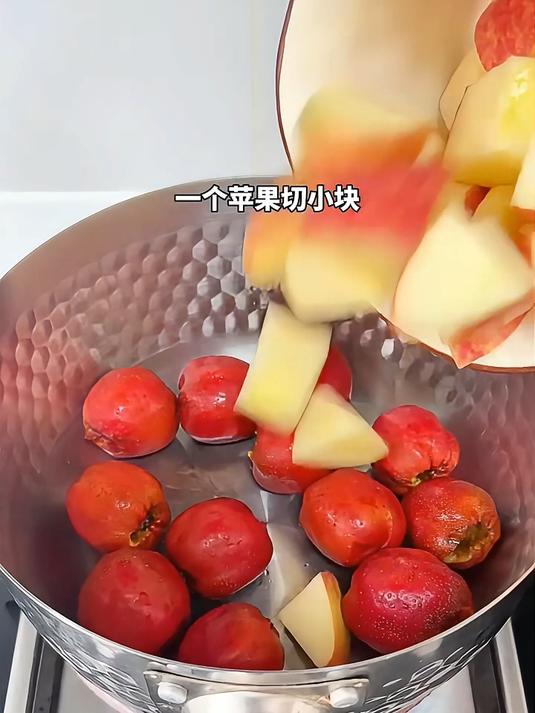 酸酸甜甜的山楂汁，喝了就停不下来