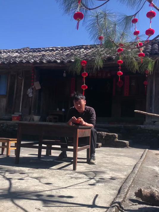 传统腌制的腊腌菜,是我家饭桌上必不可少的美食