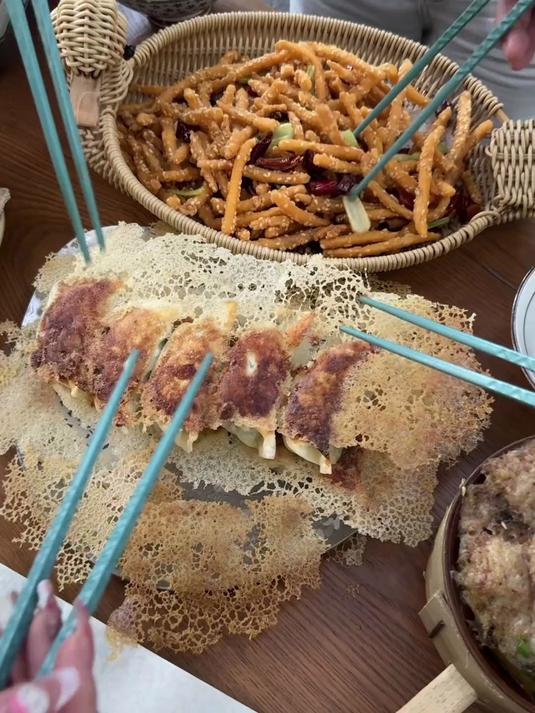 武汉真正好吃的都藏在巷子里烧鸭子嘎嘎香菜都好下饭