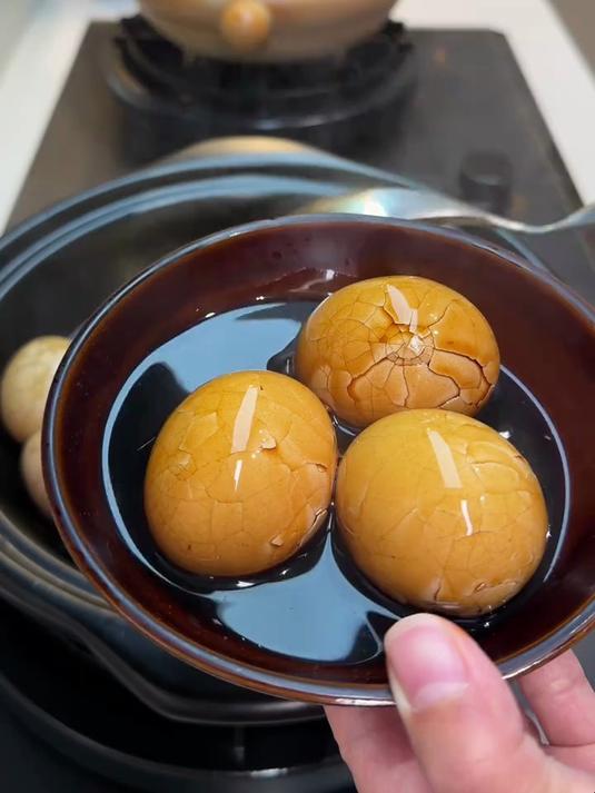 每隔几天我就会煮一锅茶叶蛋，孩子上学早上没有胃口，做成茶叶蛋