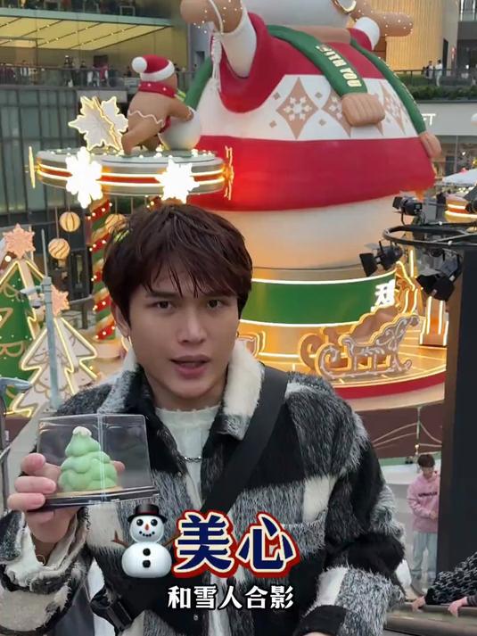 天环的圣诞主题你们拍照了吗?结合美心家的圣诞蛋糕拍照