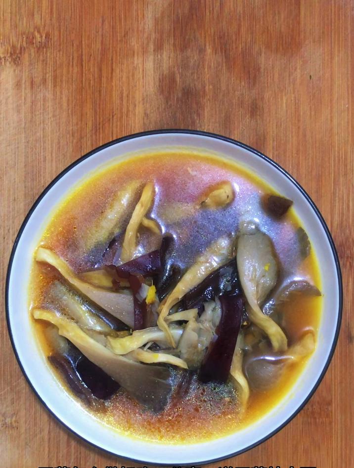 平菇怎么做好吃,分享一道平菇炒木耳