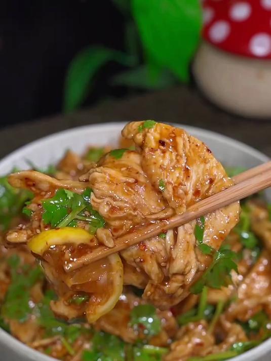 不知道吃啥的时候，你一定要试试这个凉拌鸡胸肉