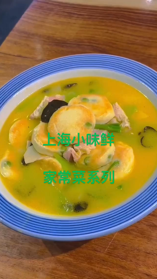 金汤手工鱼饼,玉米烙,酸汤肥牛,红烧千岛湖鲫鱼,东北酸菜锅