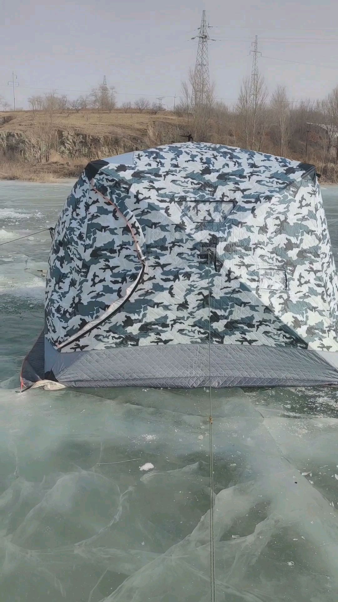 北方冰上钓小公鱼