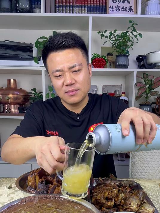 秘制红烧肉 再来个蒸猪血 又是美好的一天