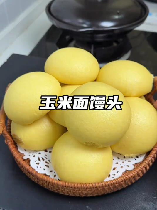 春天多吃玉米面,蒸一锅热腾腾的馒头全家人都喜欢吃 玉米面馒头