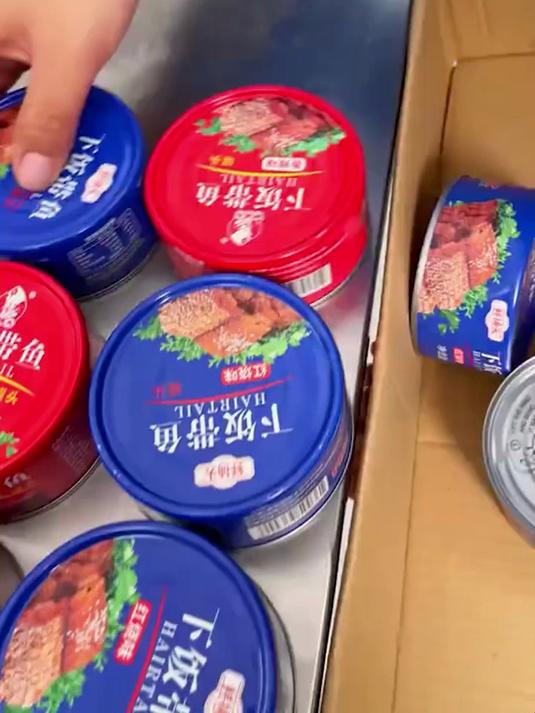 晚上不想做饭点外卖的,可以买几罐香酥带鱼,好吃下饭