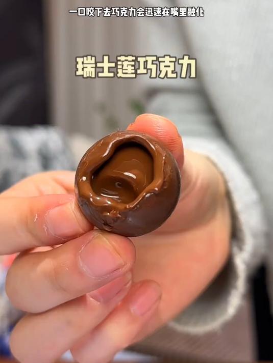 收工回家来一颗Lindt瑞士莲软心巧克力暂别喧嚣静享幼滑