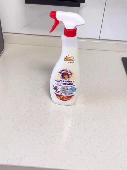 大公鸡油污清洁剂好用,省事又省力,轻轻一喷油污就掉了