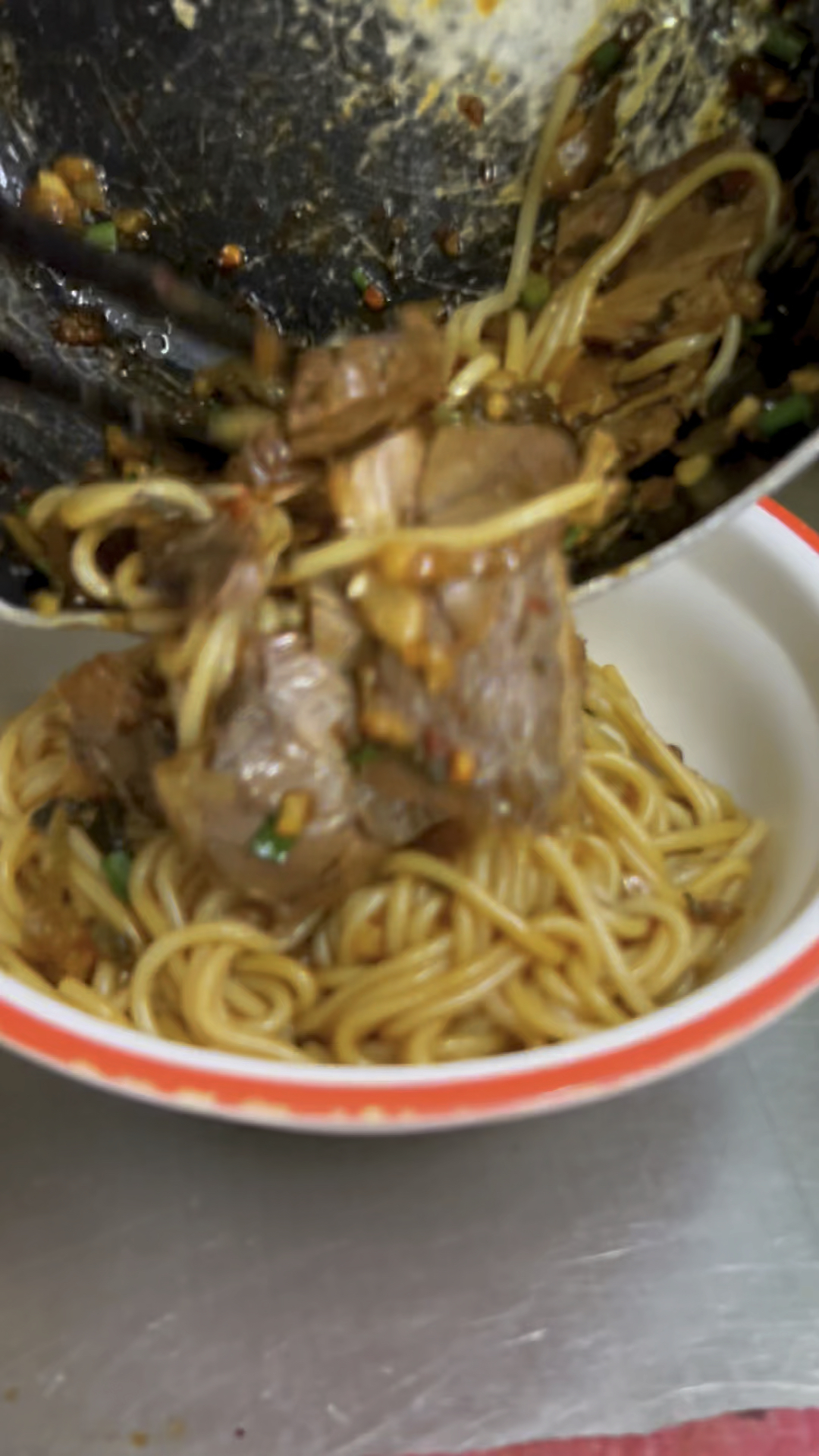 云南的徒弟拌粉加放我那么多牛肉