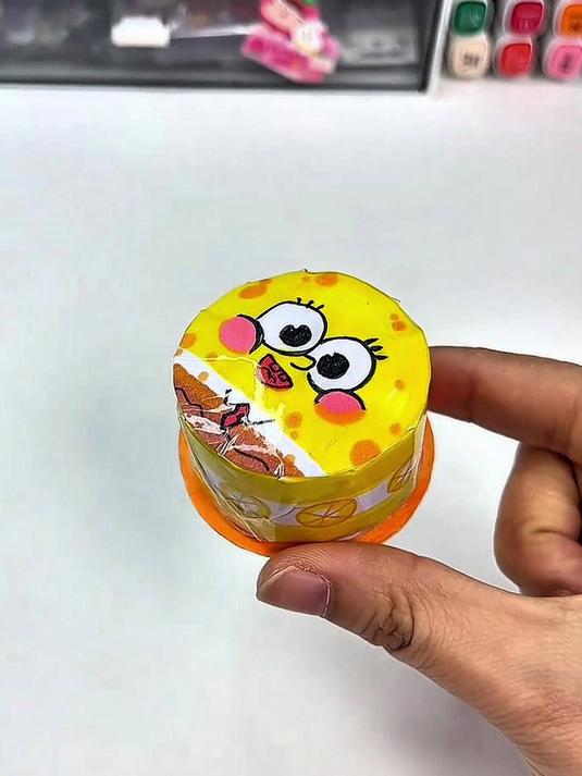 手工diy食玩捏捏乐,海绵宝宝眼神太可爱了